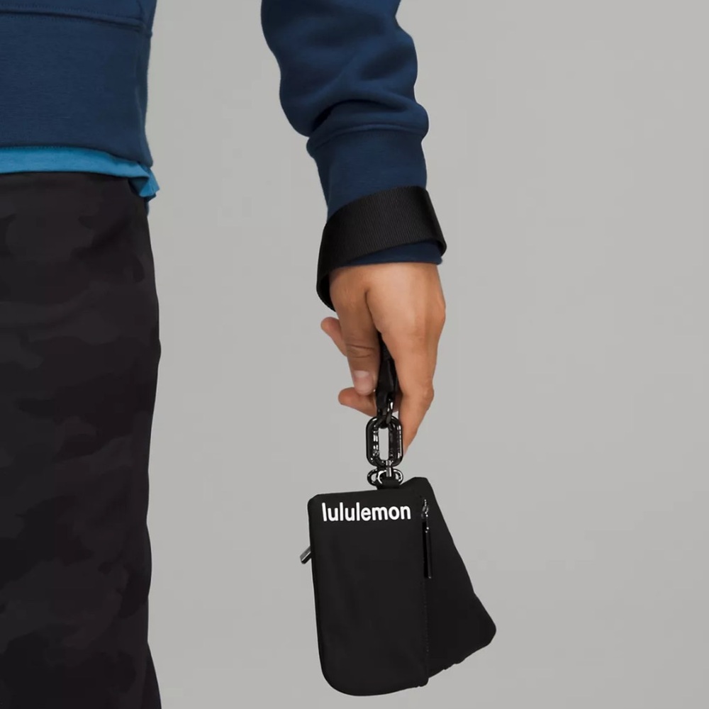 Lululemon Dual Pouch Wristlet Colour black